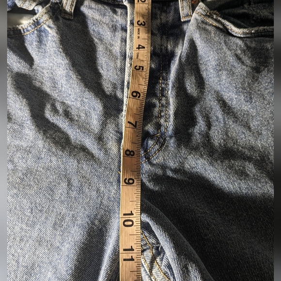 Women's Super High Rise Distressed Jean. size 4 - Picture 6 of 8
